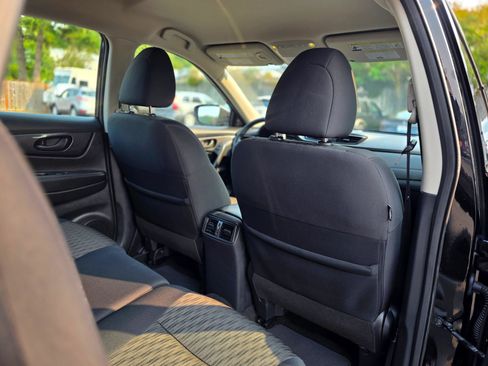 Used 2020 Nissan Rogue SV FWD image 45