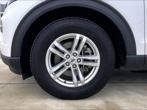 Used 2023 Ford Explorer XLT w/ Equipment Group 202A image 9