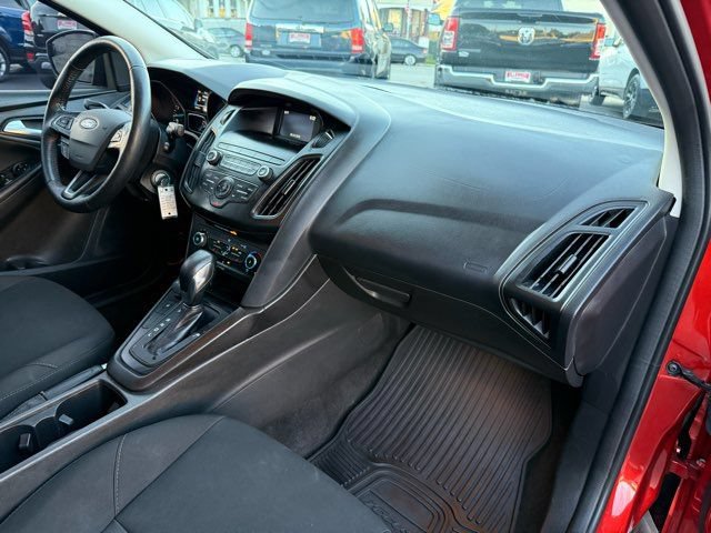 Used 2018 Ford Focus SE w/ Cold Weather Package FWD image 20