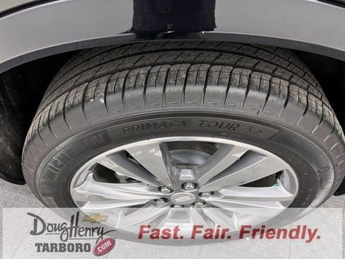 Used 2025 Cadillac XT6 Premium Luxury image 16