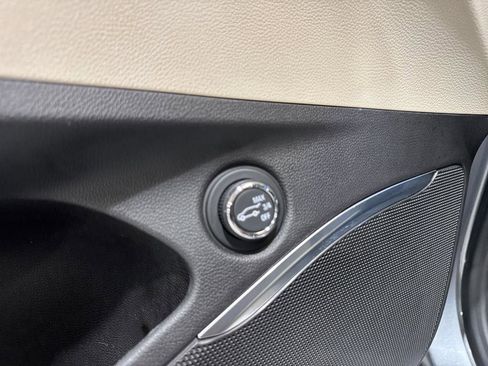 Used 2019 Buick Enclave Essence image 27