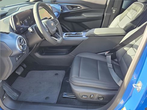 New 2025 Chevrolet Equinox EV LT w/ Convenience Package II image 6