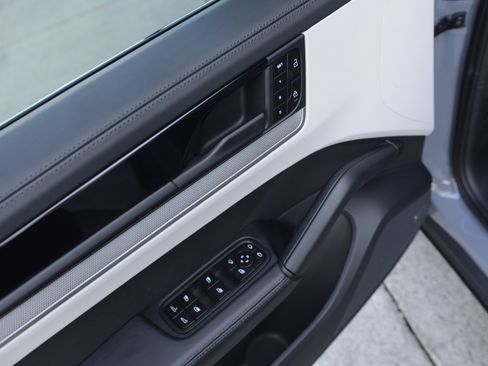 Certified 2026 Porsche Cayenne Coupe AWD/4WD image 14