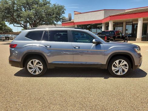 Used 2022 Volkswagen Atlas SE w/ Panoramic Sunroof Package FWD image 5