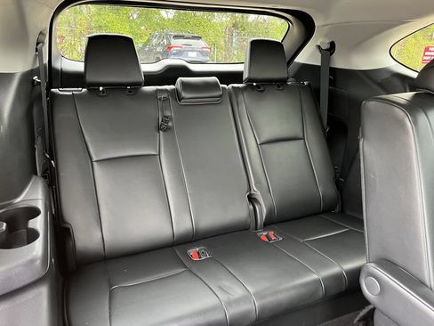 Used 2023 Toyota Highlander XLE FWD image 28