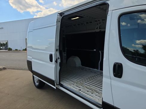 Used 2026 RAM ProMaster 2500 w/ Convenience Group FWD image 8