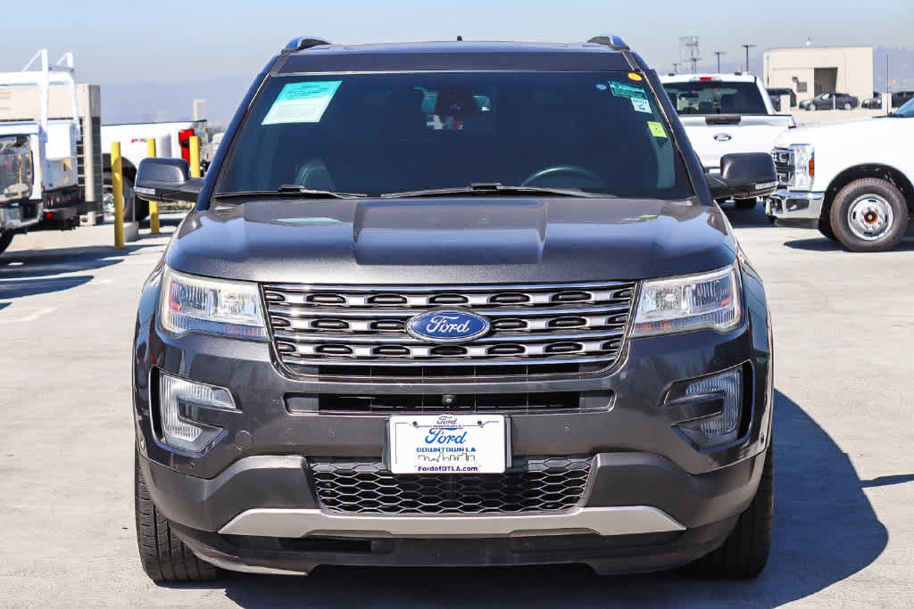 Used 2017 Ford Explorer Limited w/ Equipment Group 303A AWD/4WD image 2