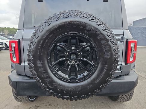 Used 2023 Ford Bronco Wildtrak image 12