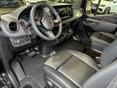 Used 2025 Mercedes-Benz Sprinter 2500 image 24