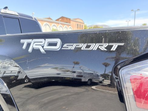 Used 2021 Toyota Tacoma TRD Sport w/ Technology Package RWD image 38