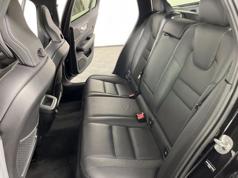 Used 2025 Volvo V60 B5 Cross Country Plus AWD/4WD image 37