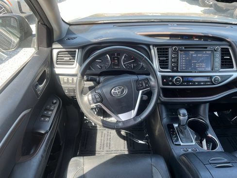 Used 2015 Toyota Highlander Limited w/ Driver Technology Package AWD/4WD image 11