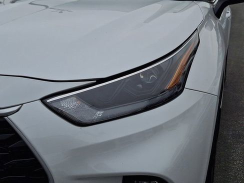 Used 2024 Toyota Highlander XLE image 12