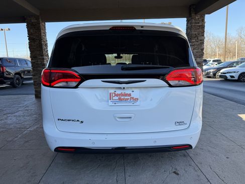 Used 2019 Chrysler Pacifica Touring-L w/ S Appearance Package image 7