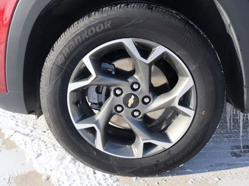 Used 2025 Chevrolet Trax LT w/ LT Convenience Package image 25