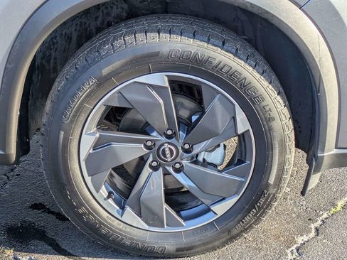 Used 2024 Nissan Rogue SV AWD/4WD image 11