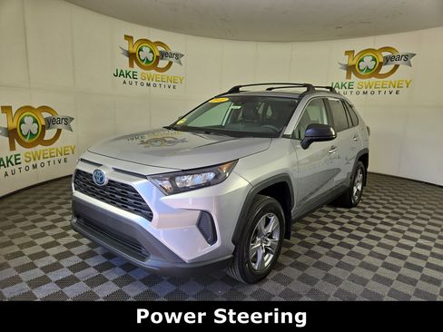Used 2022 Toyota RAV4 LE AWD/4WD image 3