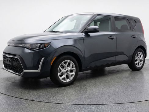 Used 2025 Kia Soul LX w/ LX Technology Package image 3