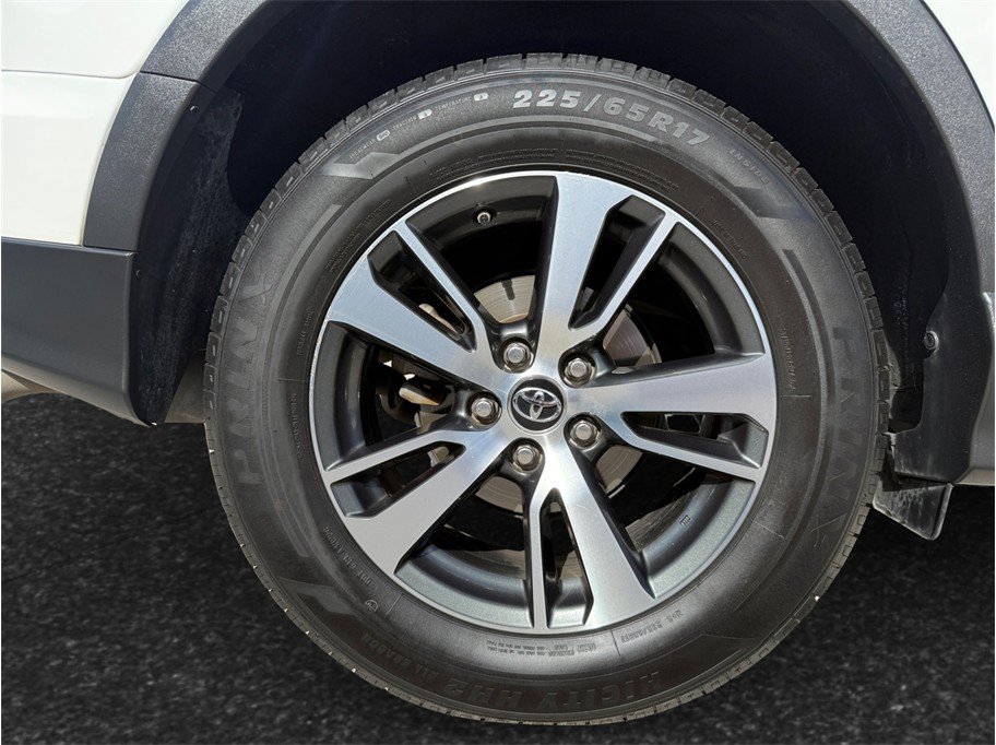 Used 2018 Toyota RAV4 XLE FWD image 15