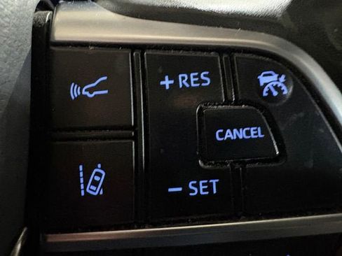 Used 2020 Toyota Highlander XLE image 18