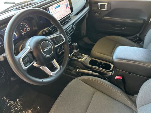 Used 2024 Jeep Wrangler Sahara image 9