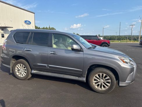 Used 2016 Lexus GX 460 w/ Premium Package AWD/4WD image 3