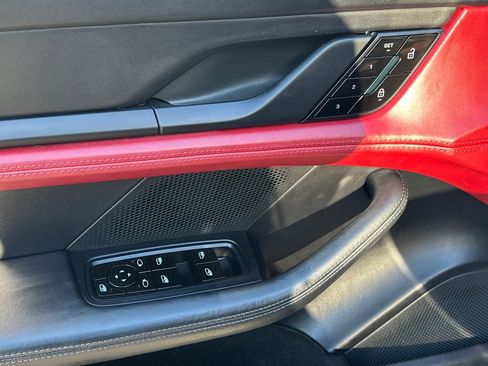 Used 2020 Porsche Taycan 4S image 17