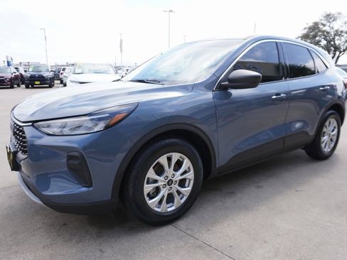 Used 2023 Ford Escape Active image 3