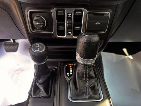 Used 2024 Jeep Wrangler Unlimited Sport AWD/4WD image 24