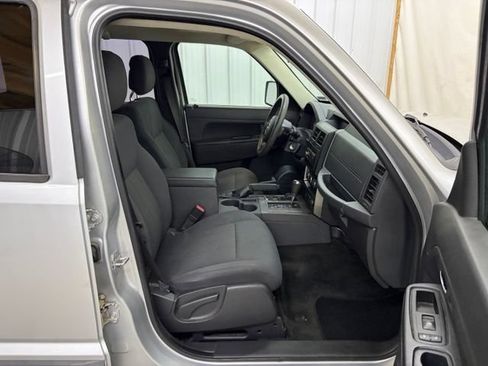 Used 2011 Jeep Liberty Sport AWD/4WD image 21