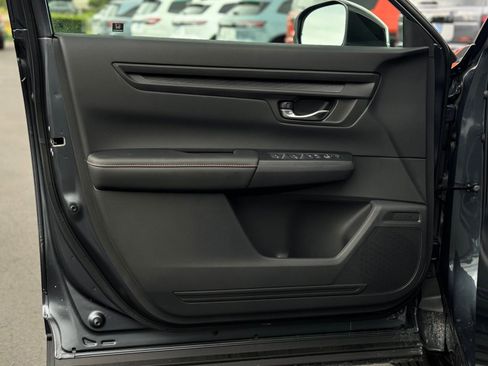 Used 2025 Honda CR-V Sport image 18