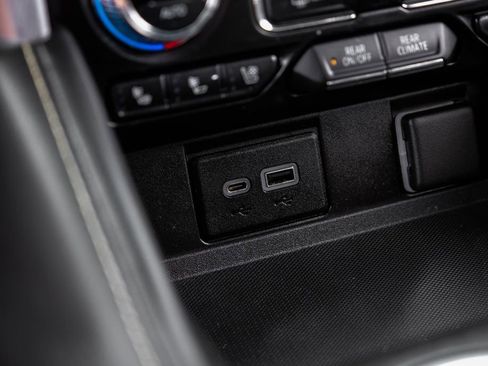 Used 2021 GMC Yukon XL SLT w/ SLT Premium Package image 24