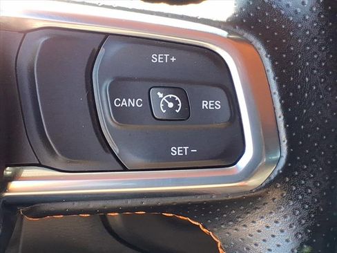 Used 2020 Jeep Gladiator Mojave w/ Dual Top Group image 11