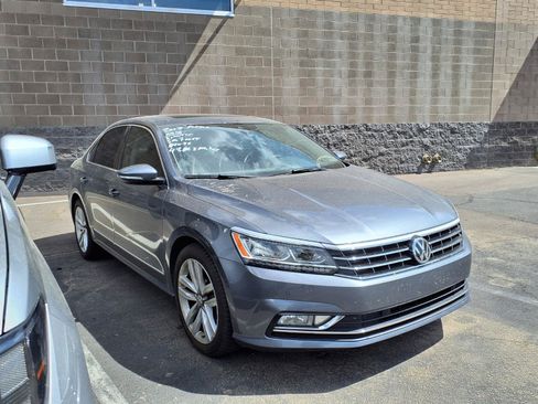 Used 2017 Volkswagen Passat 1.8T SEL Premium FWD image 2