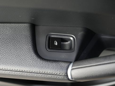 Used 2020 Porsche Cayenne image 33