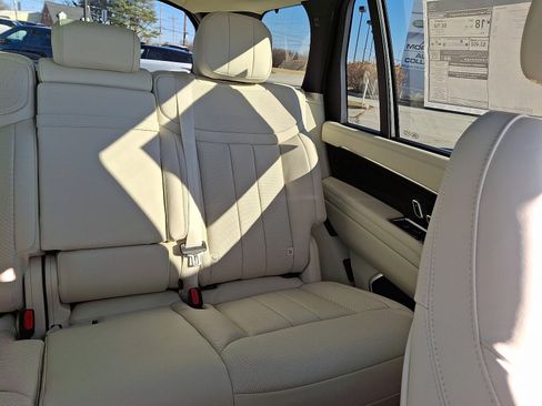 New 2026 Land Rover Range Rover Long Wheelbase SE image 16