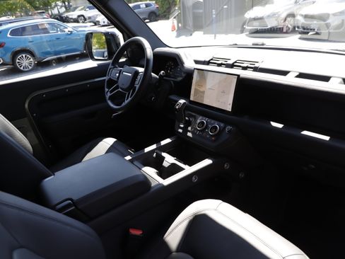 Certified 2025 Land Rover Defender 90 X-Dynamic SE AWD/4WD image 11