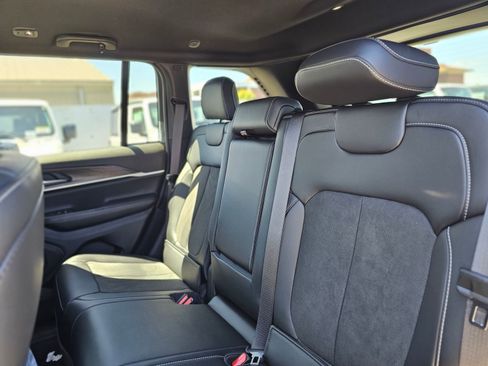 New 2026 Jeep Grand Cherokee Altitude RWD image 23