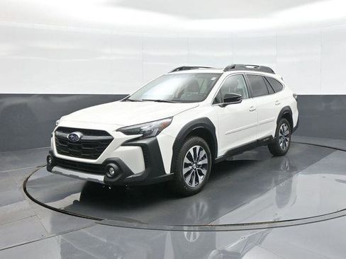 Used 2025 Subaru Outback Limited AWD/4WD image 3