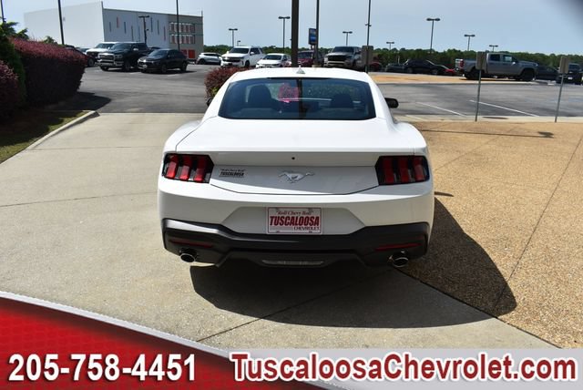 Used 2025 Ford Mustang Coupe RWD image 8