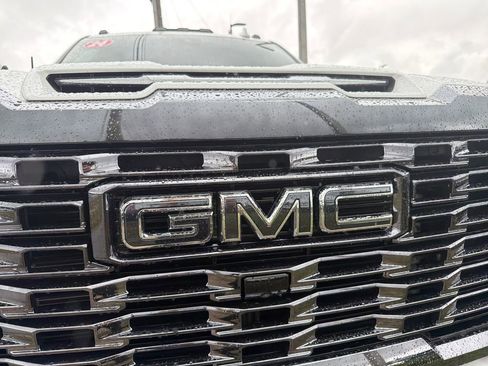 Used 2024 GMC Sierra 2500 Denali Ultimate image 21