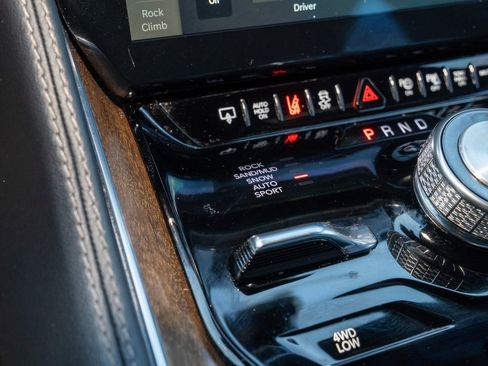 Used 2023 Jeep Grand Wagoneer 4WD image 21