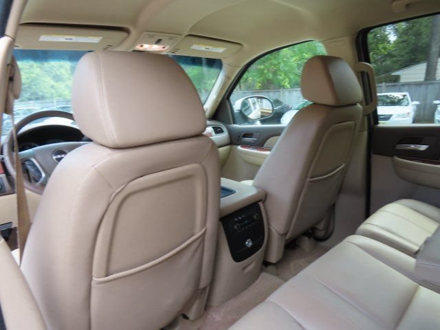 Used 2008 GMC Yukon SLT w/ SLT Preferred Equipment Group AWD/4WD image 14