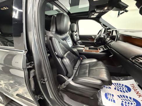 Used 2018 Lincoln Navigator Select w/ Technology Package image 25