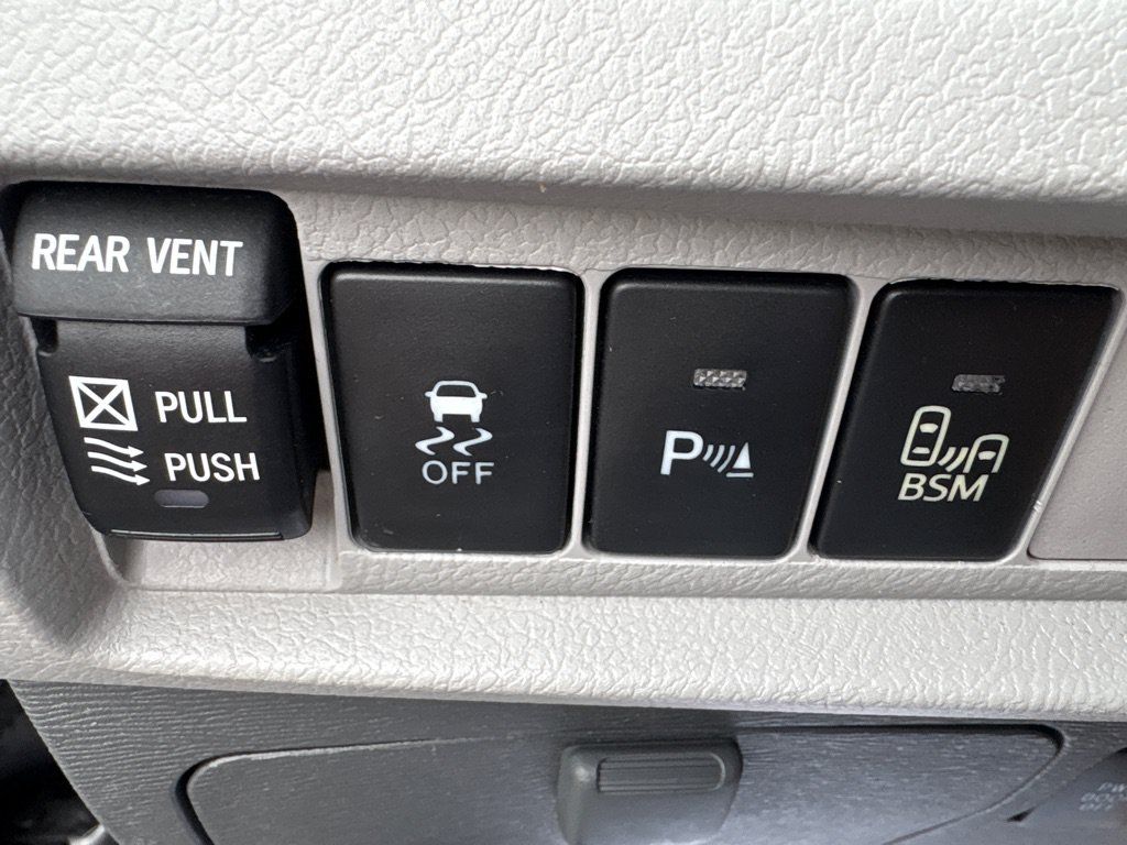 Used 2017 Toyota Sienna XLE Premium AWD/4WD image 21