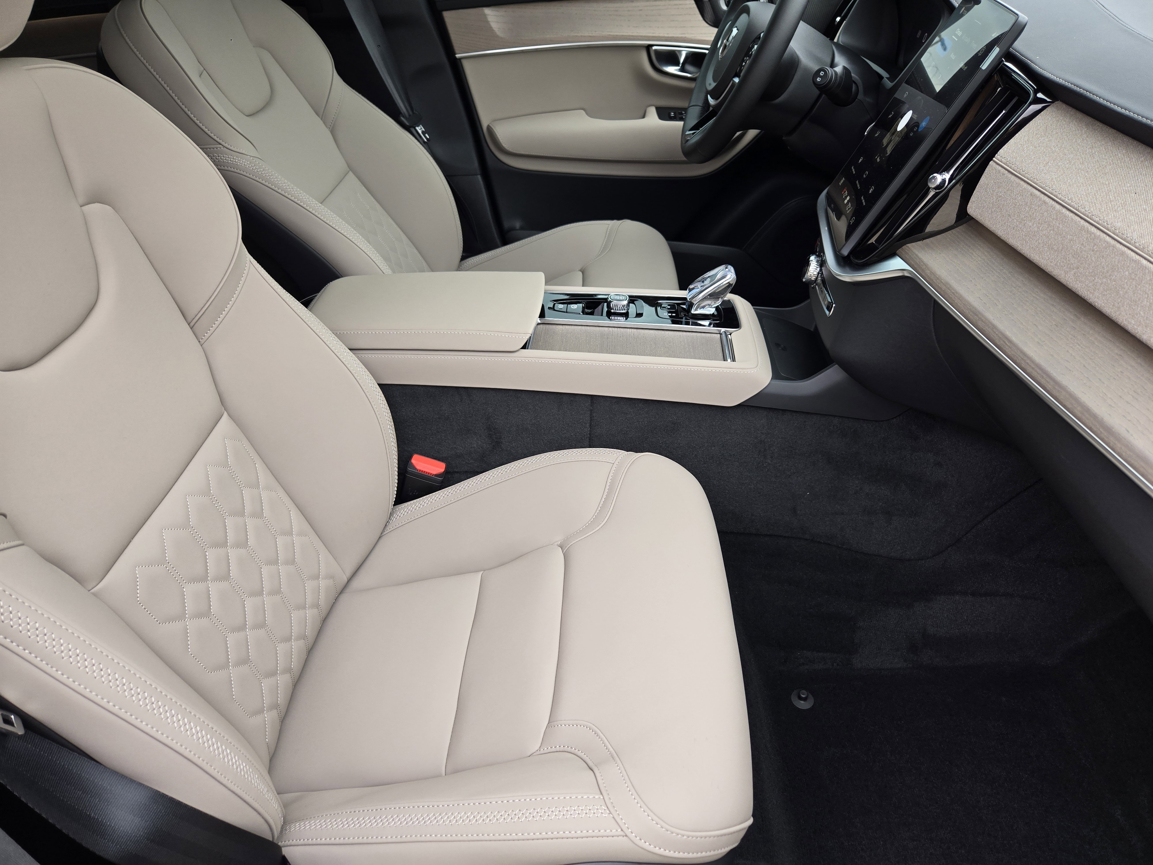 New 2026 Volvo XC90 T8 Plus AWD/4WD image 11