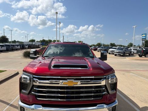 Used 2025 Chevrolet Silverado 2500 LTZ w/ LTZ Convenience Package AWD/4WD image 7