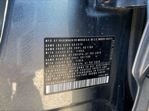 Used 2022 Volkswagen Tiguan SE R-Line image 3