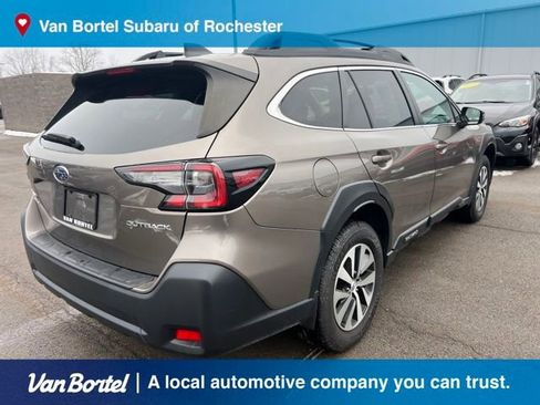 Used 2023 Subaru Outback Premium image 6