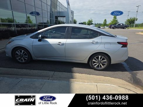 Used 2020 Nissan Versa SV FWD image 1